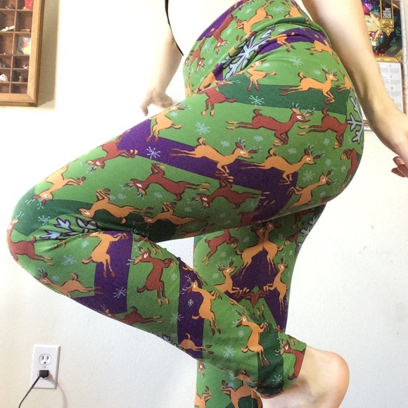Lularoe Reindeer Snowflake One Size Leggings - Picture 2 of 7